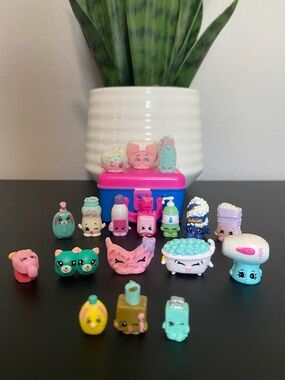 Shopkins Mini Figures: Bath, Beauty, Baby and Bottles Collectibles